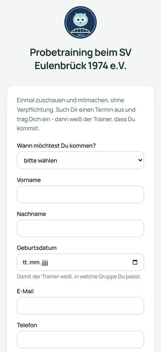 Probetrainingsseite des Beispielvereins im Browser: Vereinslogo, die Überschrift „Probetraining beim SV Eulenbrück 1974 e.V.“, darunter die Auswahl „Wann möchtest Du kommen?“ und die Felder Vorname, Nachname, Geburtsdatum, E-Mail und Telefon.